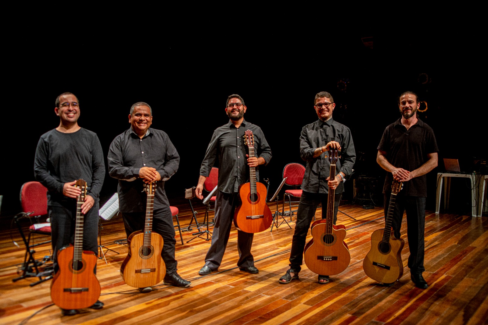 Escola de Música da Vila das Artes recebe concertos, lançamento de álbum, palestra e apresentação musical