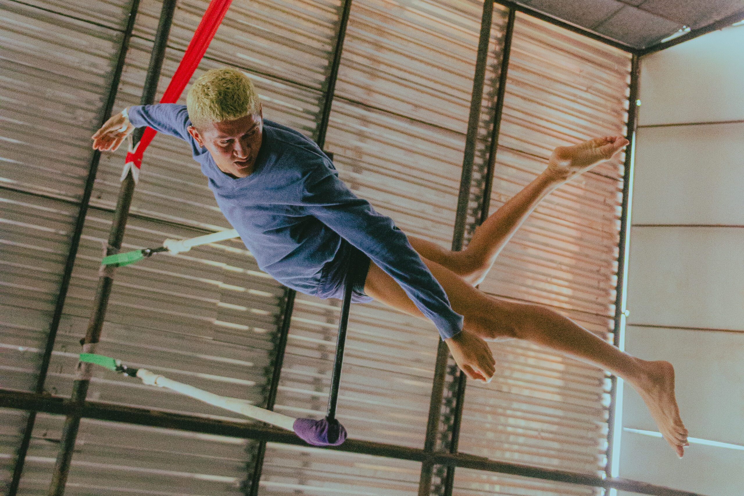 Vila das Artes é palco de abertura de residência artística voltada para acrobacias de solo e aéreas