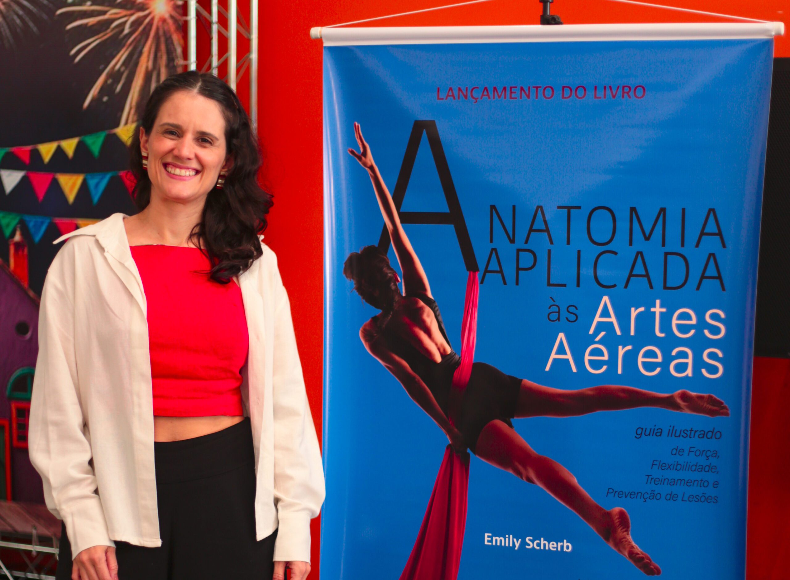 Vila das Artes transmite ao vivo lançamento do livro ‘Anatomia Aplicada às Artes Aéreas’ na terça-feira (9)