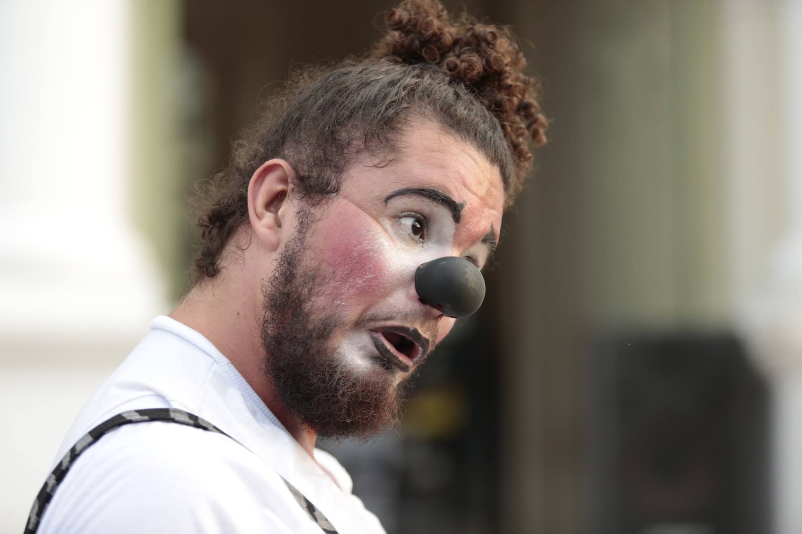 Vila das Artes abre inscrições com 10 vagas para oficina de báscula, com o artista circense B4tut4