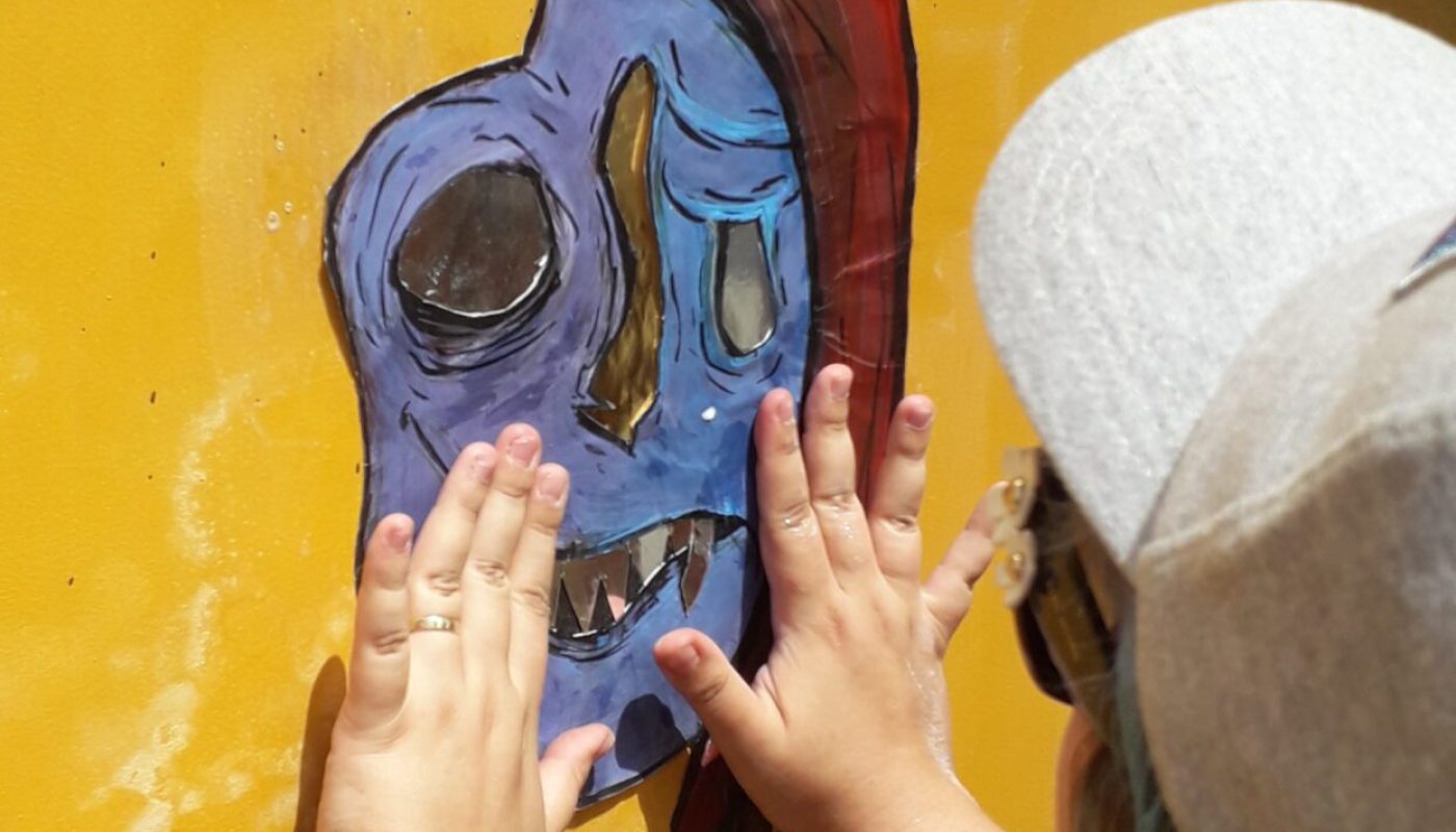 Vila das Artes abre 20 vagas para oficina de criação de lambe-lambes de jornal