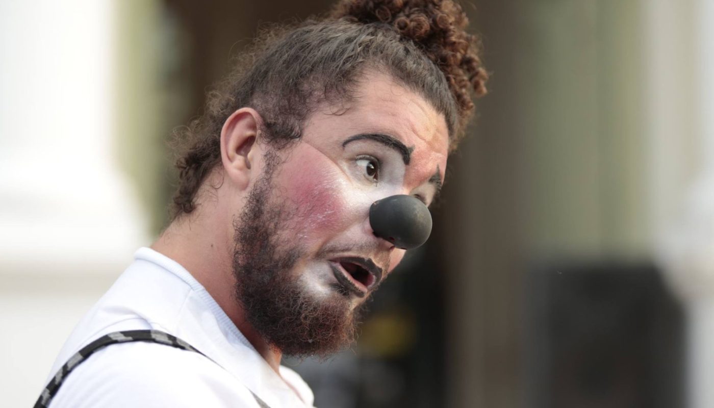 Vila das Artes abre inscrições com 10 vagas para oficina de báscula, com o artista circense B4tut4