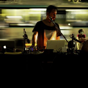 Vila das Artes abre inscrições para oficina gratuita de criação sonora em performance e instalação artística