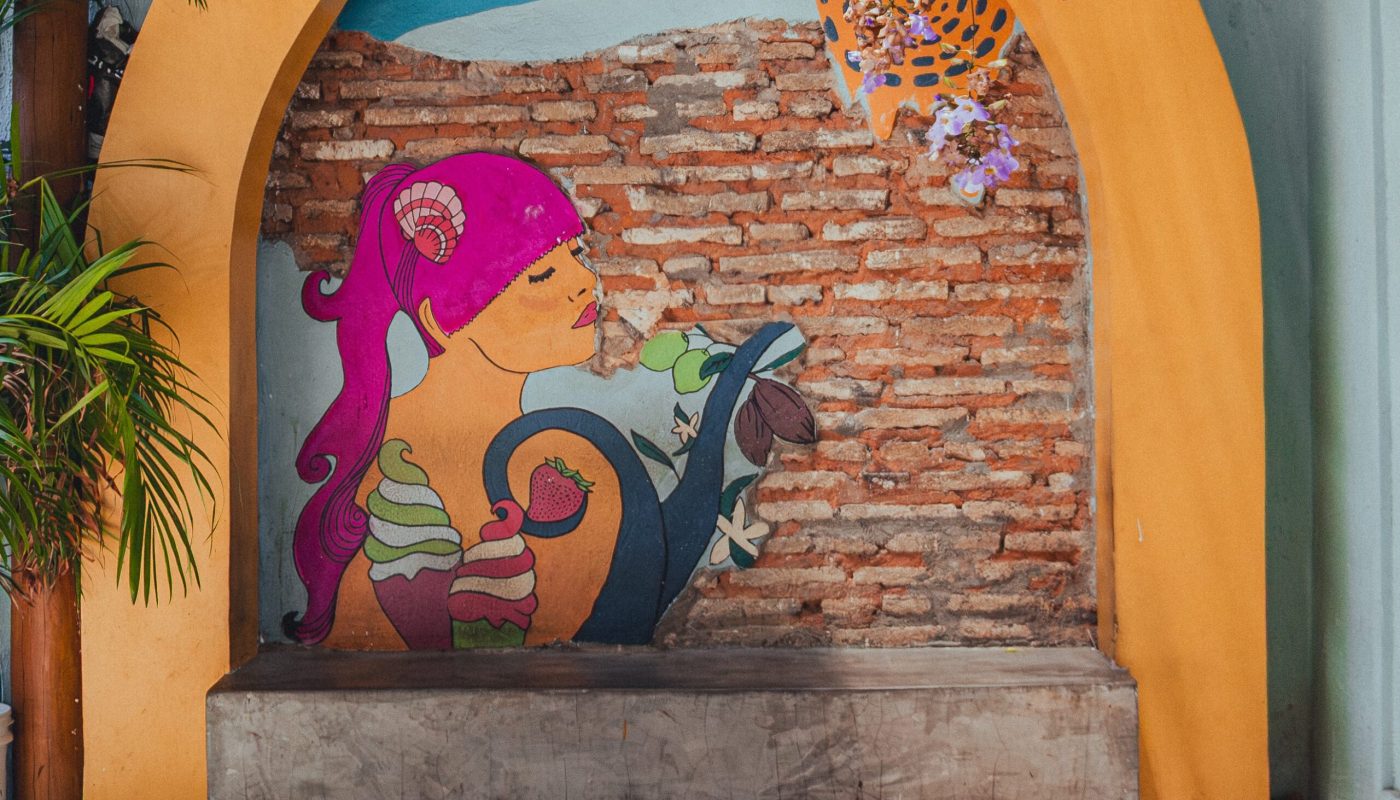 Vila das Artes abre inscrições para oficina de lambe-lambe com a artista Bruna Beserra