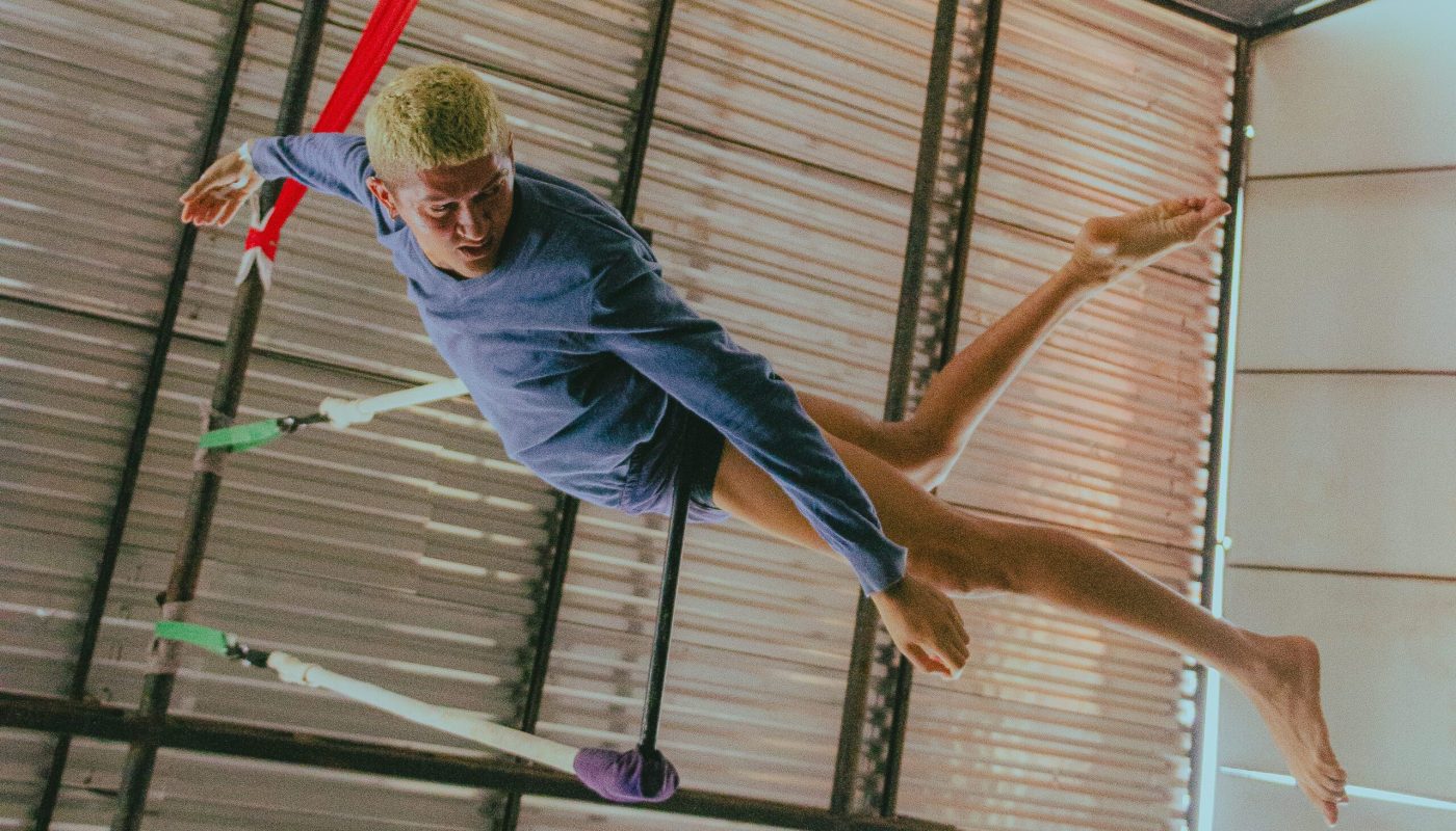 Vila das Artes é palco de abertura de residência artística voltada para acrobacias de solo e aéreas