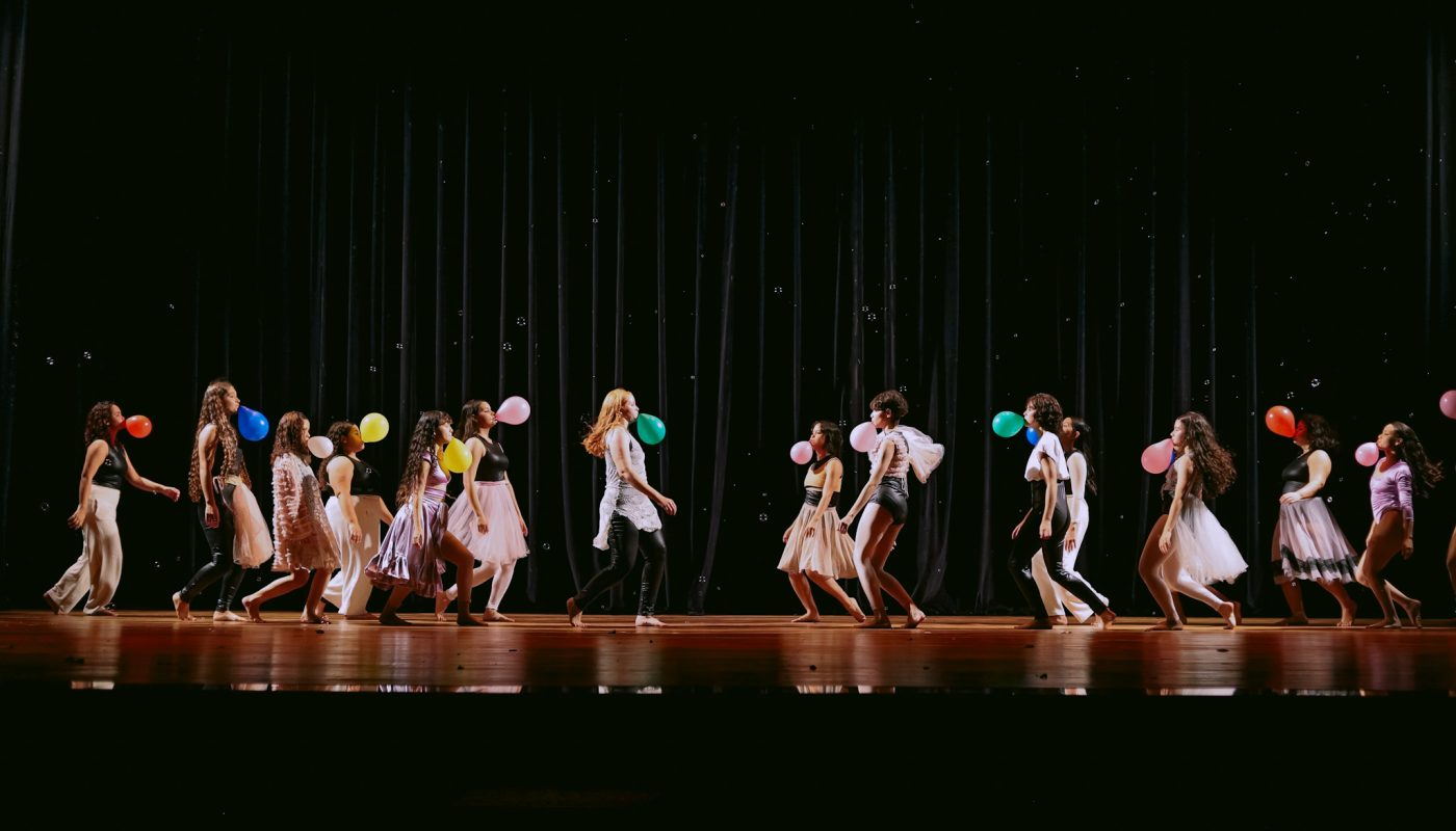 Corpo Artístico Jovem de Dança da Vila das Artes leva o espetáculo ‘Ondas de Fuga’ ao Centro Cultural Bom Jardim