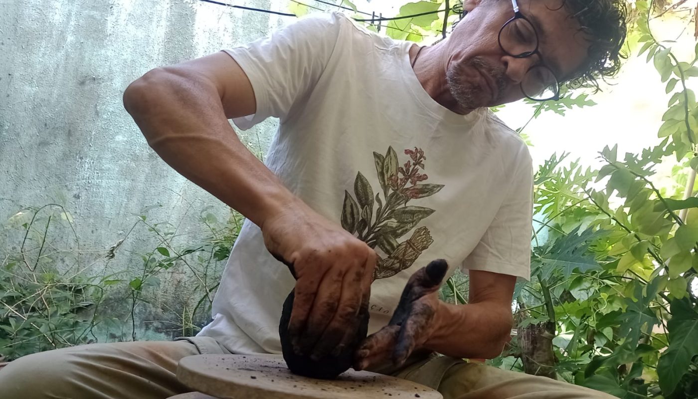 Escola de Artes Visuais da Vila das Artes abre 10 vagas para oficina de modelagem com argila