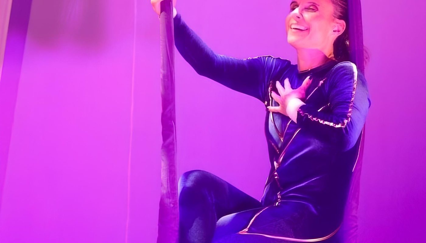 Vila das Artes encerra segunda edição do Núcleo de Pesquisa em Circo com aula sobre a experiência de corpos dissidentes, com Analu Faria